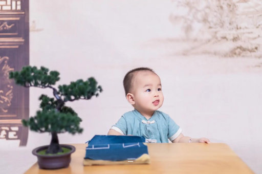 台山宝宝摔到头第五天吐了 台山宝宝摔到头第五天吐了